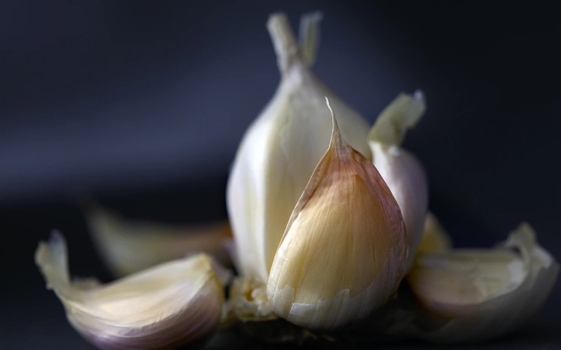 This is The Easiest Way To Peel Garlic Smart Mindsets