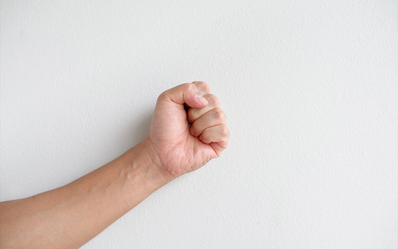 Thumb to the Side
