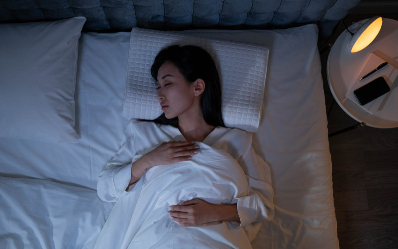 This is What Sleeping Without a Blanket Can Do to Your Bod Smart Mindsets